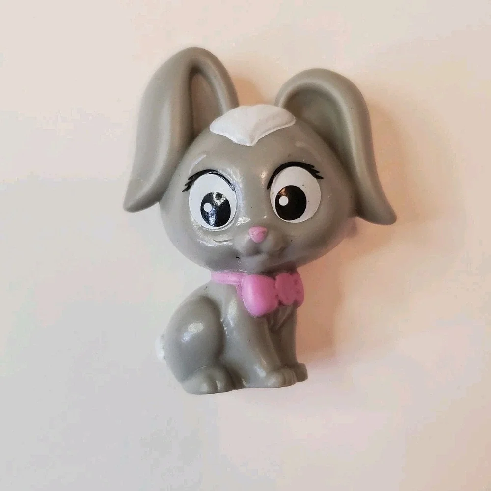 BARBIE DOLL PETS‎ GRAY BUNNY RABBIT SITTING WITH PINK BOW BIG EYES FIGURE CUTE